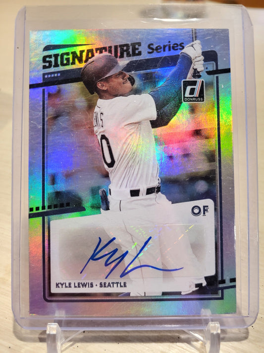 2021 Panini Diamond Kings DK Material Signatures Pavin Smith Rookie Card with Autograph and Game-used Material.