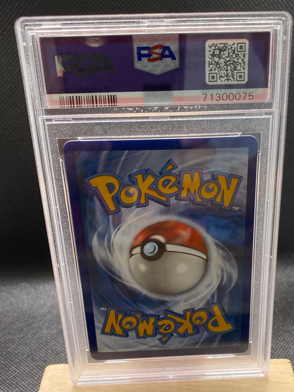 2022 Pokemon Go Mewtwo V 072/078 Alt Art collectible card in PSA grading case.