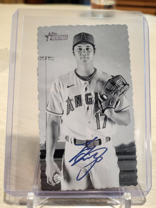 2023 TOPPS HERITAGE Shohei Otani printed autograph card in display case.