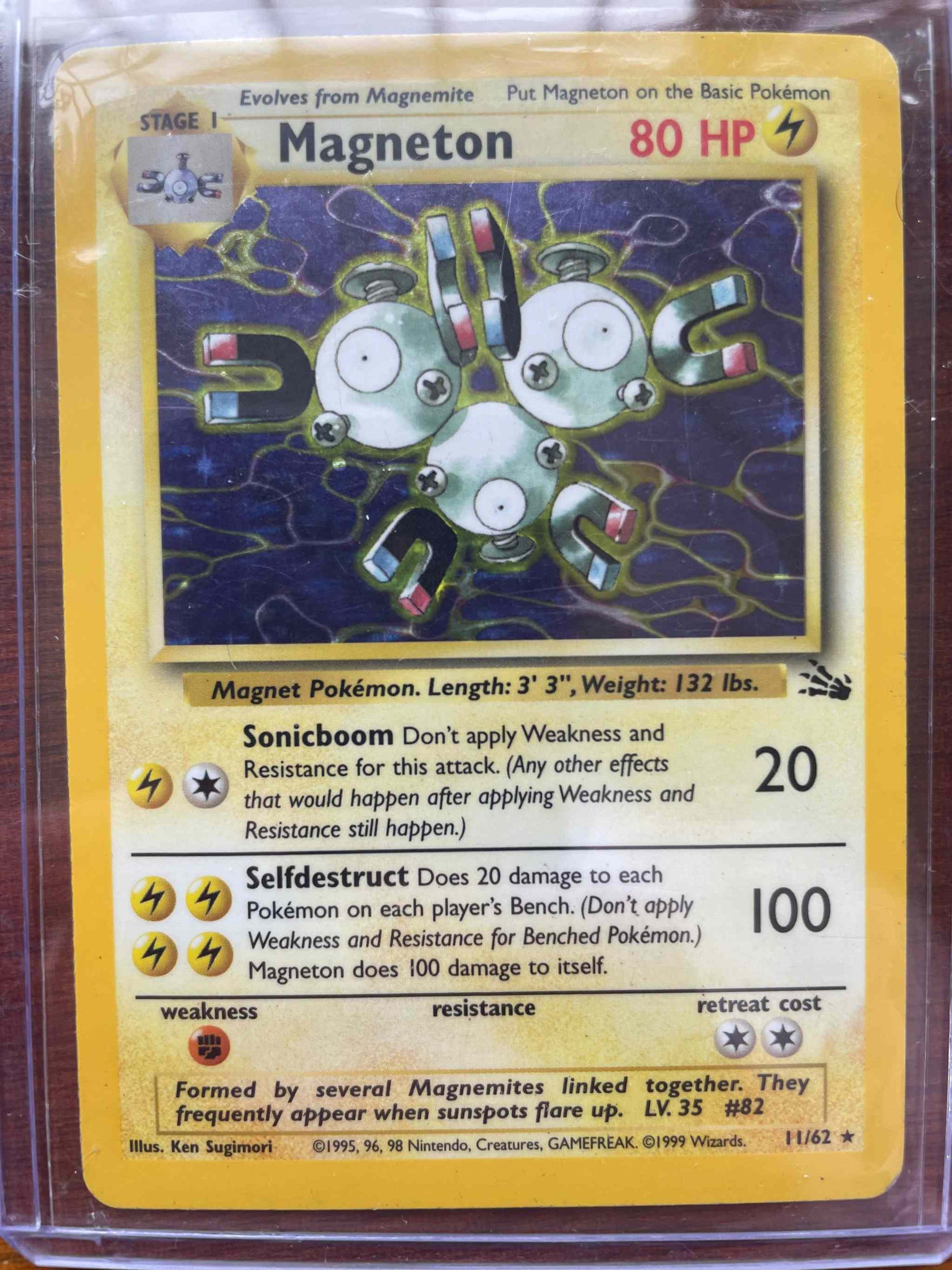 Fossil #11/62 Magneton Pokemon trading card with electric and steel abilities.
