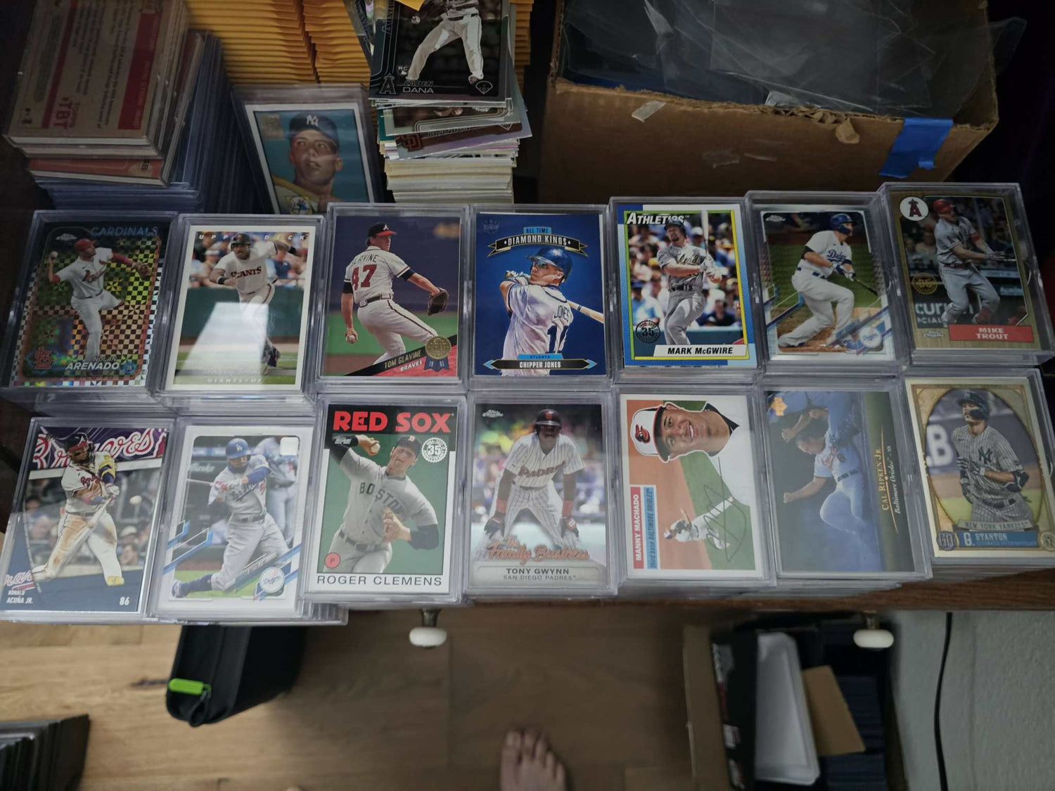 Baseball Player Lots featuring active, retired, Hall of Fame cards with parallels and inserts from 1980s to present, minimum 10 cards per lot.