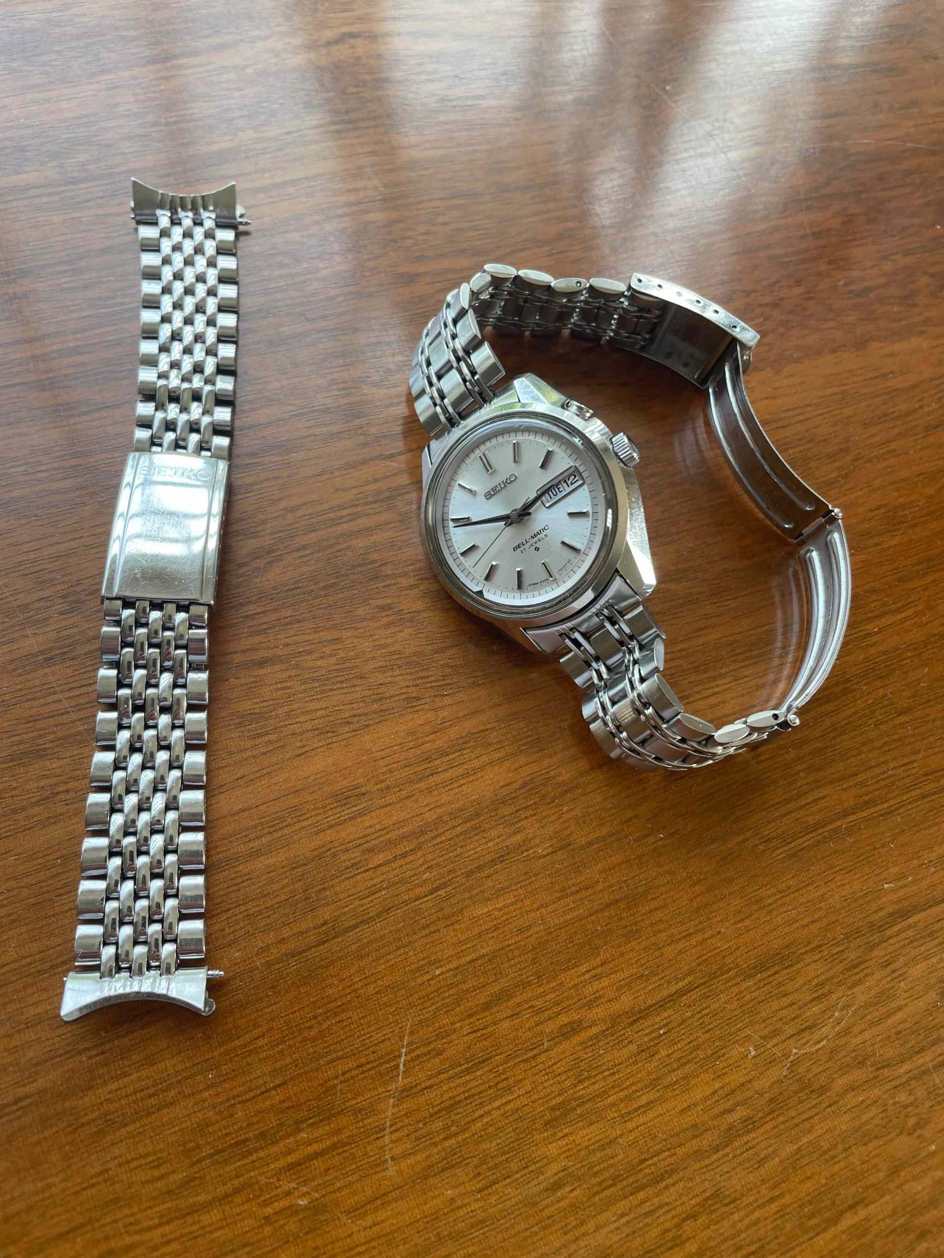 SEIKO BELL MATIC 4006 7012 watch with 27 jewels and Stelux bracelet on wooden surface.