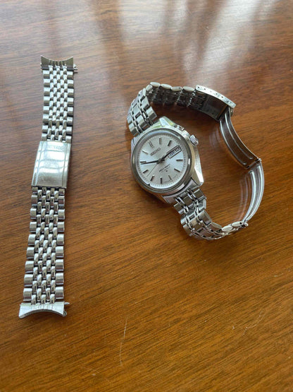 SEIKO BELL MATIC 4006 7012 watch with 27 jewels and Stelux bracelet on wooden surface.