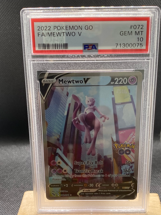 2022 Pokemon Go Mewtwo V 072/078 Alt Art collectible card in PSA case.