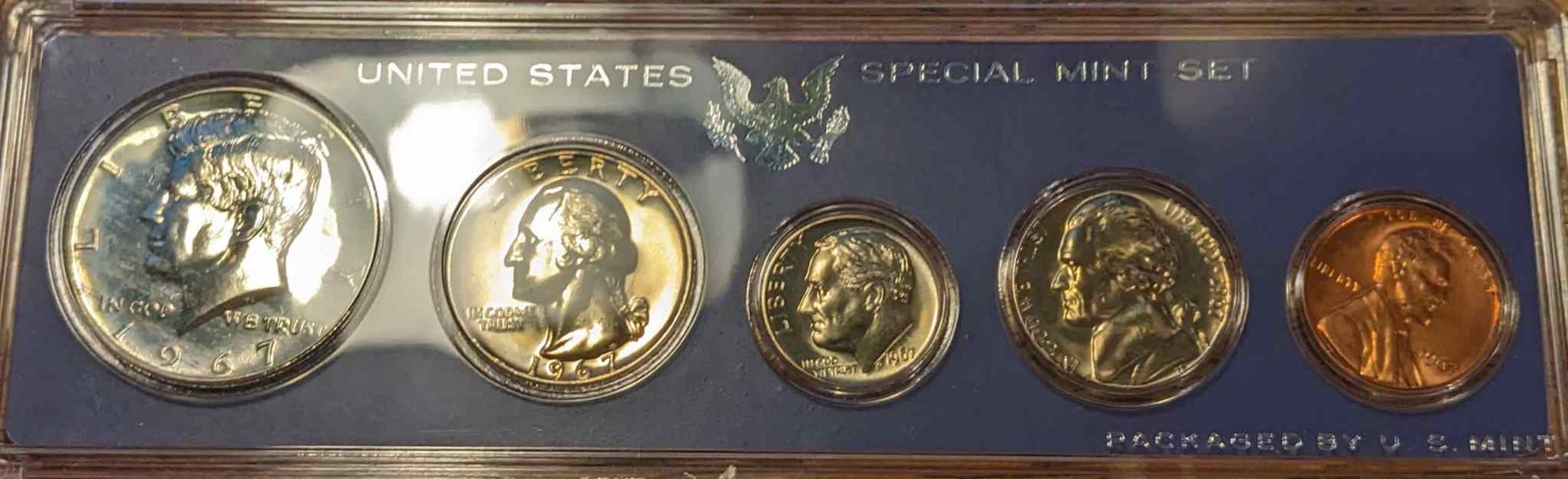 1967 US Mint uncirculated coin set with BU coins in original condition.